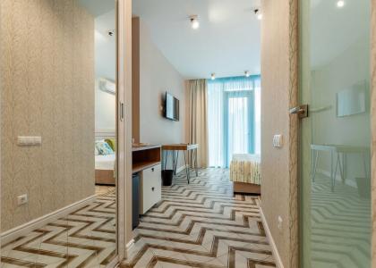 room 113 thumbnail 3