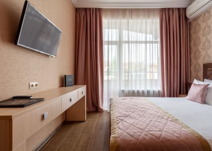 room 132 thumbnail 4